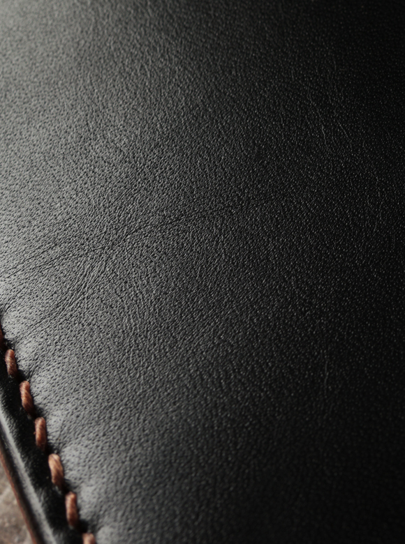 .01 茶芯が楽しめるセミアニリン仕上げのホースハイド
