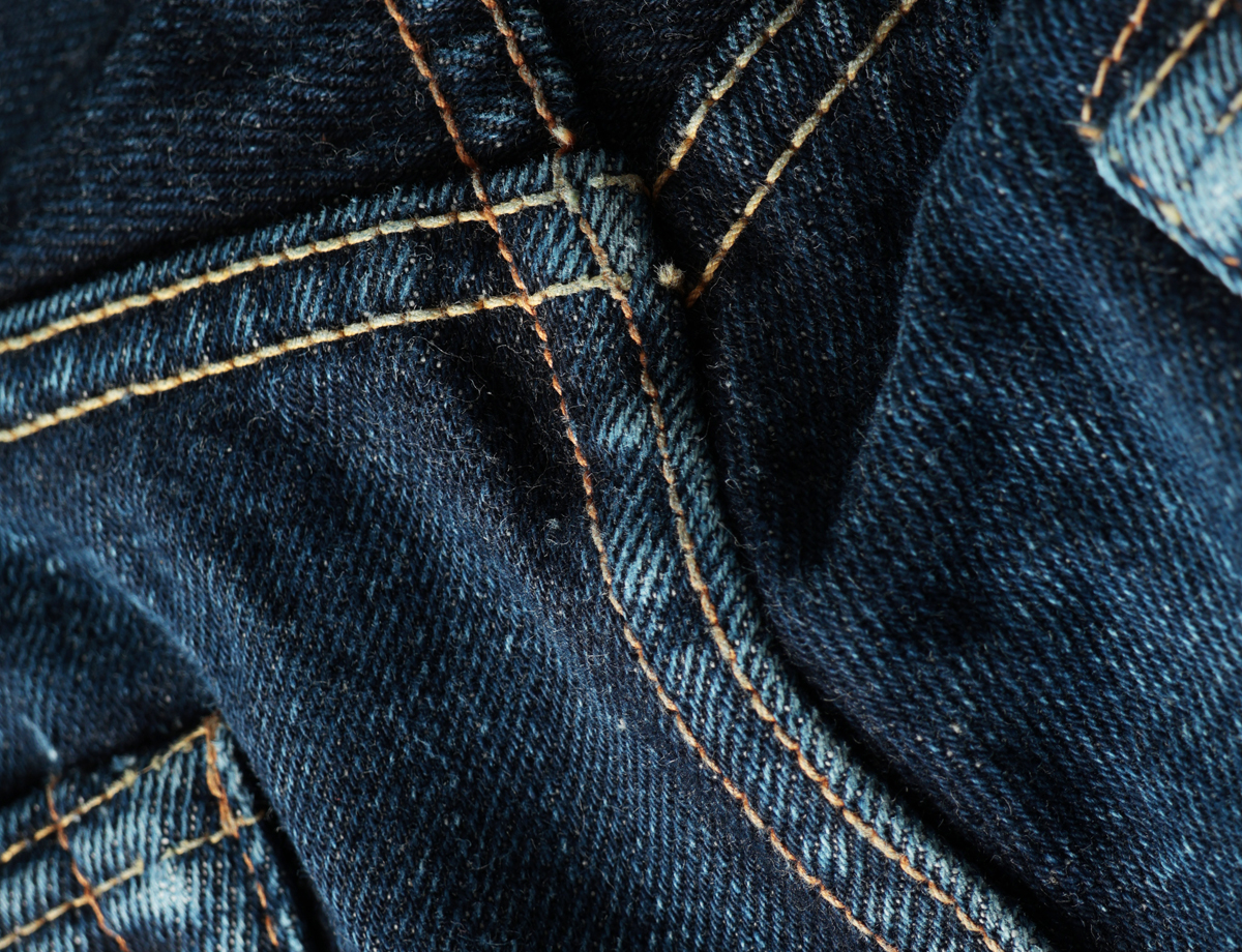 バックヨーク部分の巻き縫いの画像