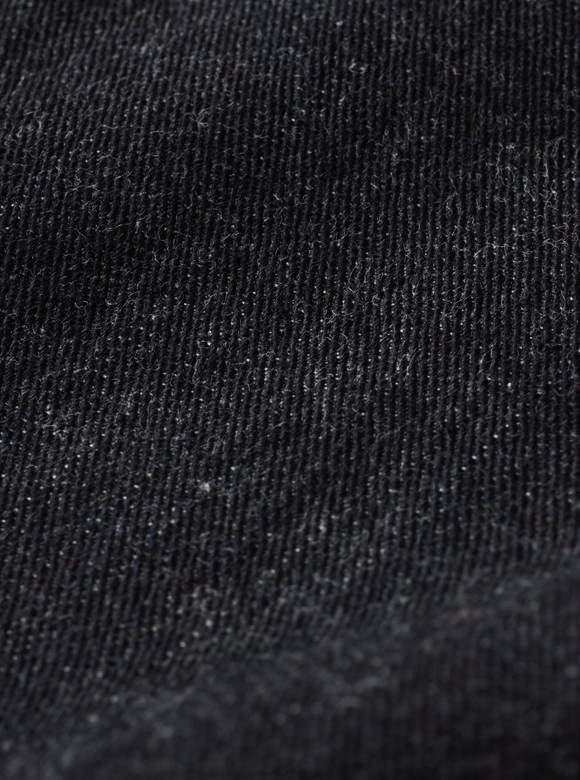 .01 旧式シャトル織機で織り上げた左綾織りデニム生地