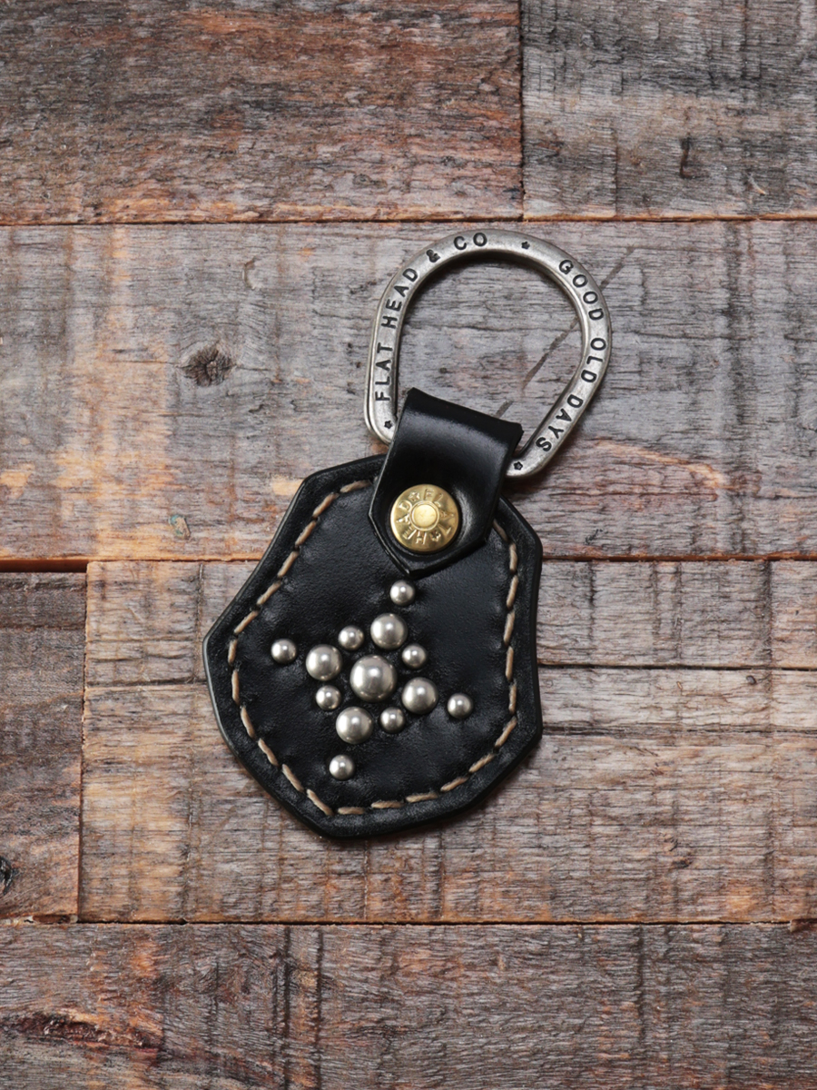 直営店・ウェブショップ限定 コードバン スタッズキーホルダー FN-K5D2-3SL