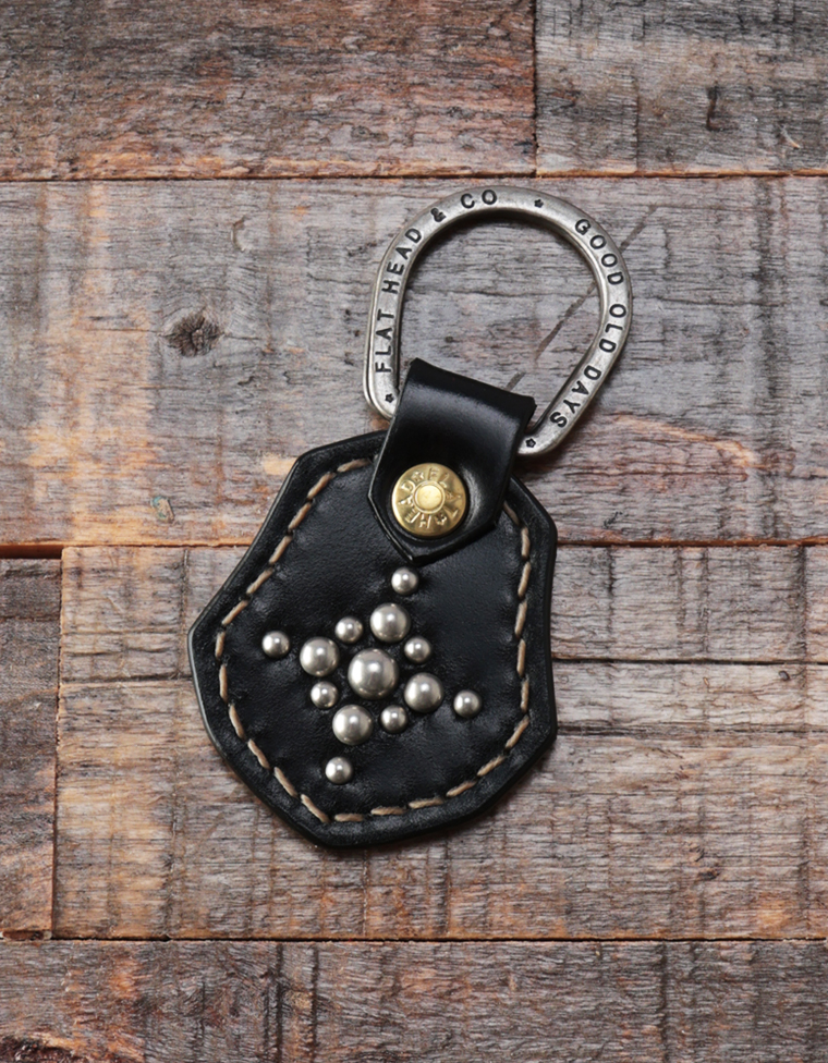 直営店・ウェブショップ限定 コードバン スタッズキーホルダー