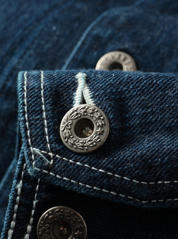 .02 月桂樹柄の鉄製ボタン