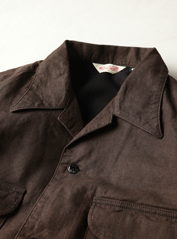 .02 抜け感のあるオープンカラー