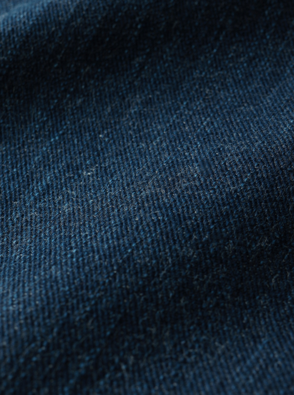 .01 旧式シャトル織機で織り上げた左綾織りデニム生地