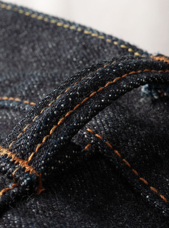 .04 中央が盛り上がったベルトループ