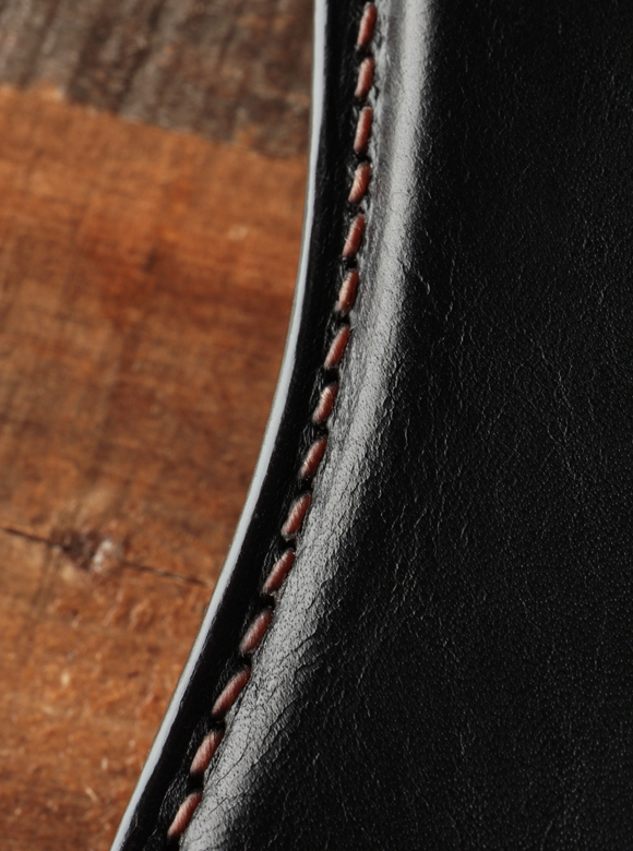 .04 一針一針丹念に縫い上げる手縫い縫製