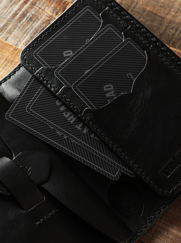 .03 お札・カード・小銭をしっかり収納できる内装