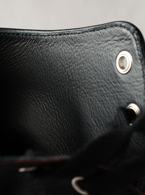 .03 履き心地の良い豚革ライニング